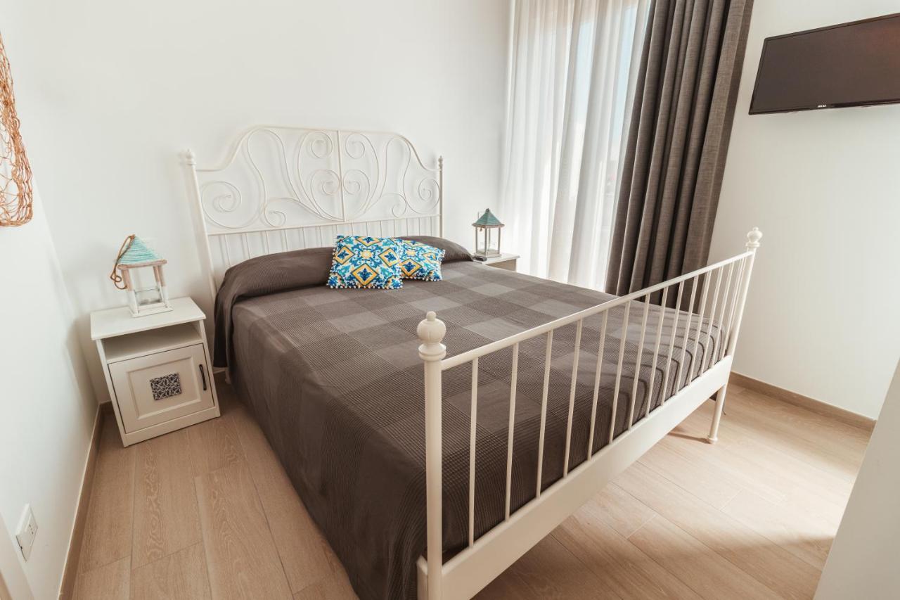 Fema B&B - Housea Полиняно а Маре Екстериор снимка